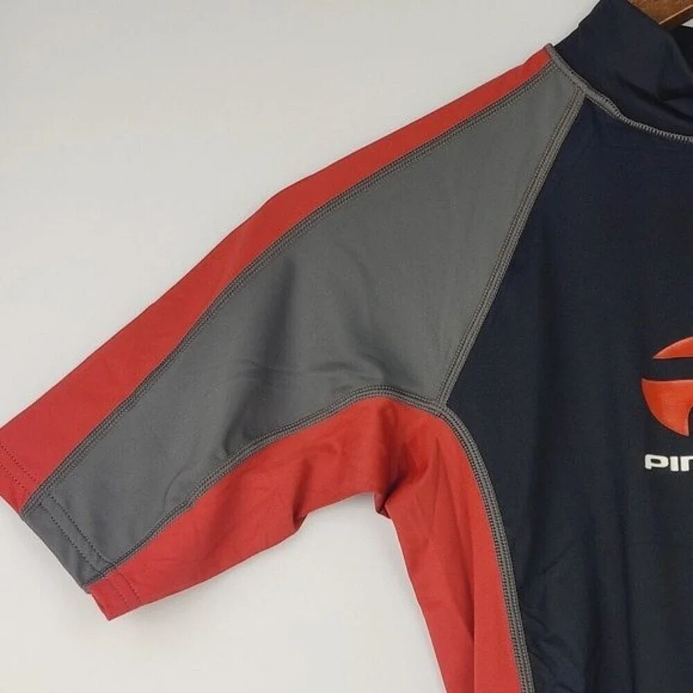 Pinnacle Men's Boy's Shorts Sleeve Rash Guard Size S NWT